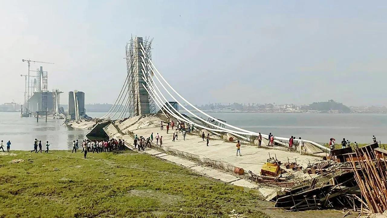 SP Singla Construction Pvt. Ltd. was, on December 20, 2021, awarded a contract of R666.06 crore to build the flyovers in Mumbai
In Pic: The debris of the collapsed under-construction bridge, in Bhagalpur, on Monday. 