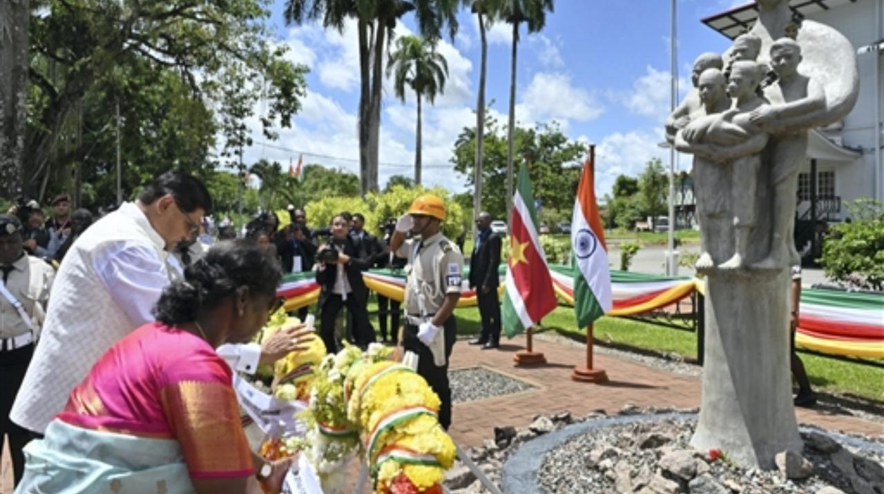 President Droupadi Murmu along with President of Suriname Chan Santokhi pays homage at Mama Sranan monument