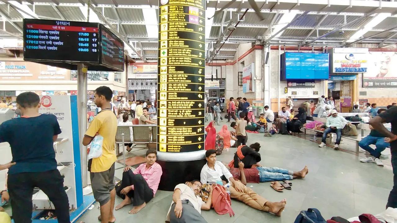 The national railway signage policy document mandates that the English text font for signage should be Helvetica Bold for all non-illuminated signs and illuminated signs while the Utsaah Bold font should be used for all Hindi text. For regional languages, the fonts must be suitably selected with the approval of the local divisional railway manager concerned