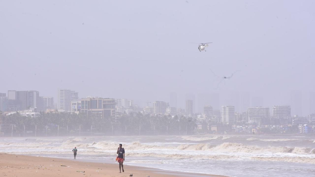 Mumbai: Two teenagers drown off Juhu beach