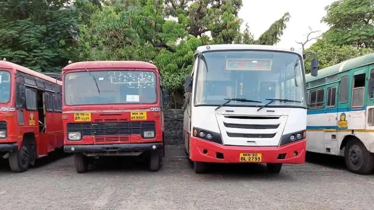 Maharashtra: Devotees sit-in stage protest demanding extra MSRTC buses to Pune Maharashtra: Devotees sit-in stage protest demanding extra MSRTC buses to Pune