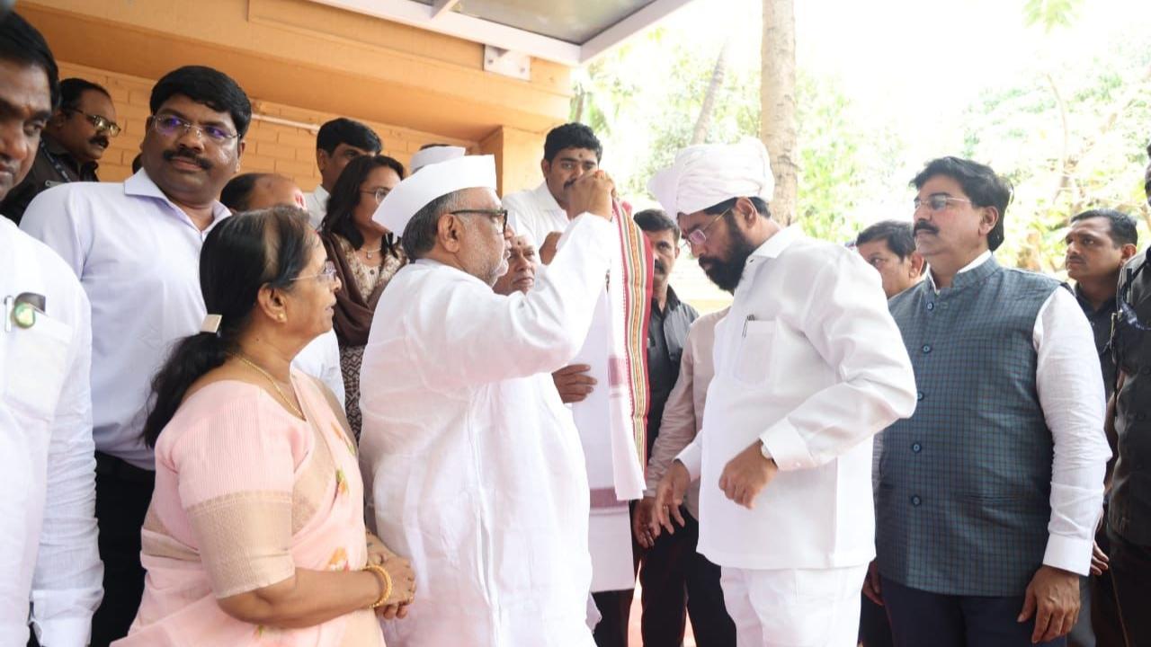 Chief Minister Eknath Shinde has been invited on behalf of the Shree Vitthal Rukmini Mandir Committee of Pandharpur to visit the temple for Ashadhi Ekadashi. This year, the Ashadhi Ekadashi will be held on June 29