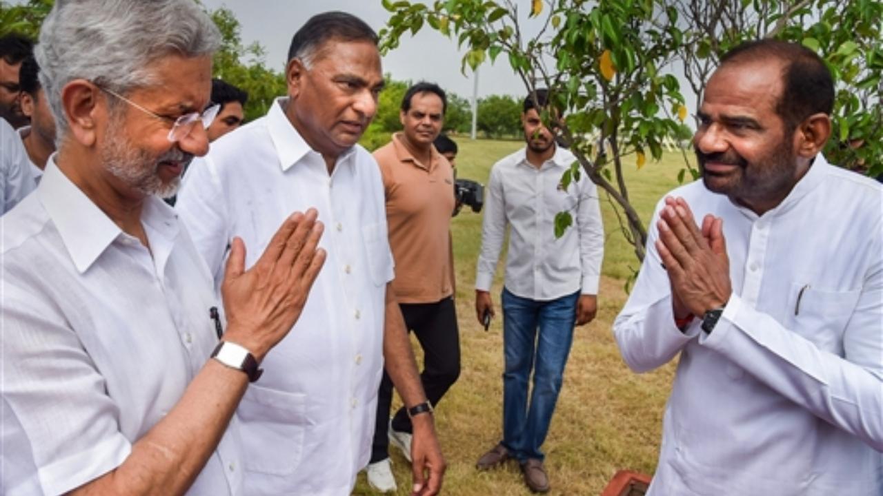 External Affairs Minister S. Jaishankar with Leader of Opposition in Delhi Assembly Ramvir Singh Bidhuri and BJP MP Ramesh Bidhuri during the 'Vikas Tirath Yatra'