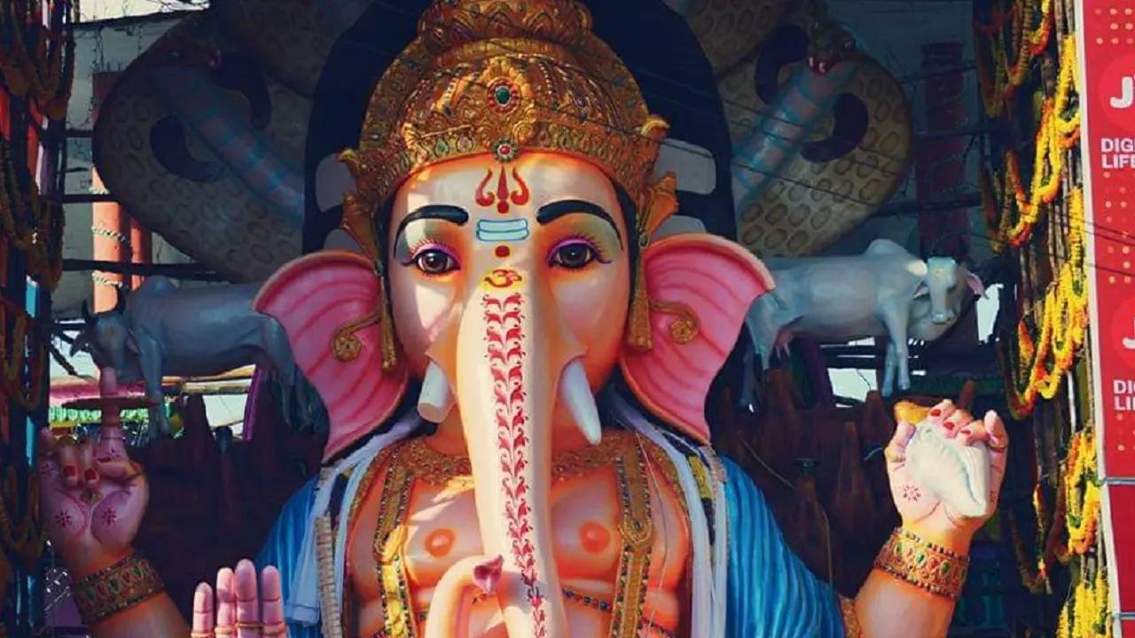 The Brihanmumbai Municipal Corporation (BMC) had decided to implement the CPCB rules regarding the material used to make Ganesh idols at a meeting held in May, in the presence of Chief Minister Eknath Shinde