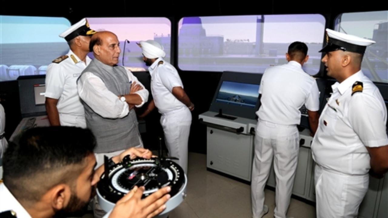 Union Defence Minister Rajnath Singh visits the Integrated Simulator Complex ‘Dhruv’ at Southern Naval Command, in Kochi (Pic/PTI)