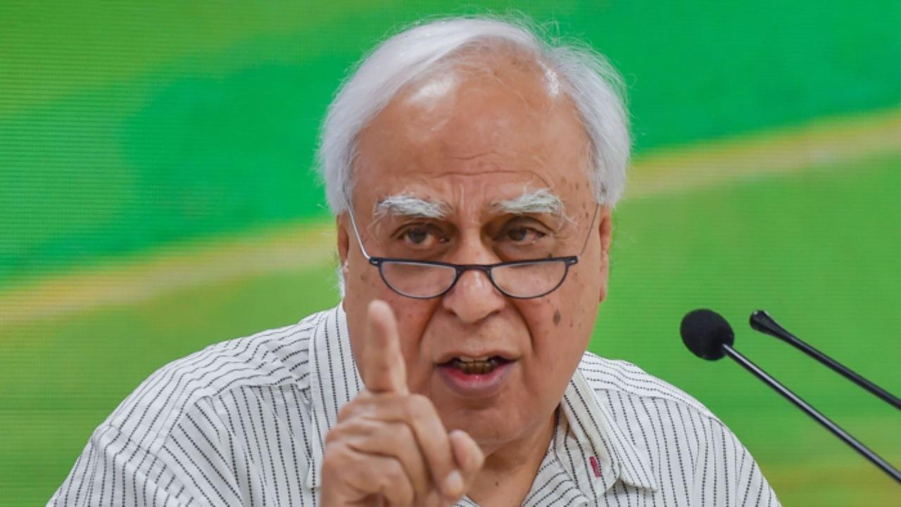 RSS offered to help British rulers during freedom struggle: Sibal slams Giriraj