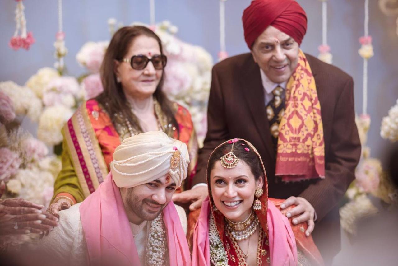 In the first picture, the newlyweds could be seen flaunting their cute smiles and taking the blessings of their grandparents, the legendary actor Dharmendra and his first wife Prakash Kaur