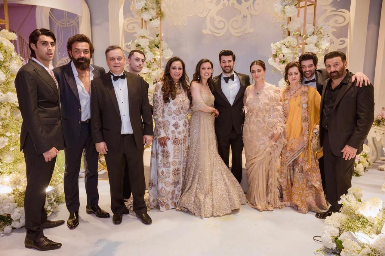 In one of the pictures, the Deol's could be seen posing for a happy family portrait. It features Bobby Deol, Sunny, Karan, Rajveer, Abhay, Tania and Pooja