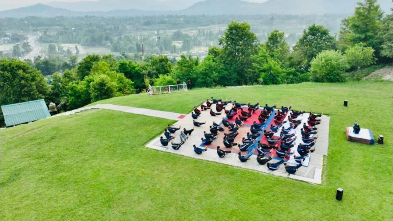 Yoga was also conducted in BB Cantt and Dal Lake in Srinagar along with other prominent places like Navyug Tunnel, Kaman Setu and Haiderbaig. Civil administration and local Kashmiri populace also joined hands with Indian Army to make the event a grand success