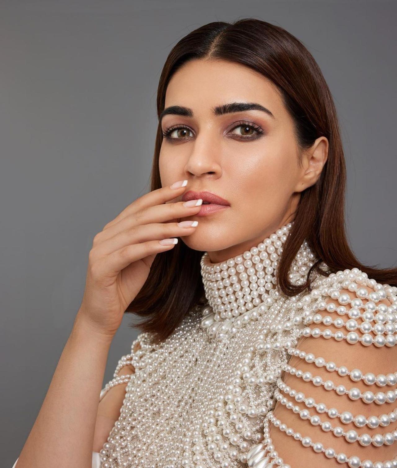 Kriti opted for smoky eyes and nude lipstick and subtle make-up apart from the eyes. With the pearl blouse, Kriti ditched any other kind of accessory and left her hair open with a middle partition