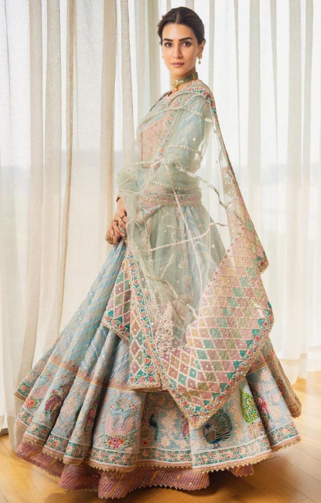 Kriti Sanon`s Adipurush promotion looks