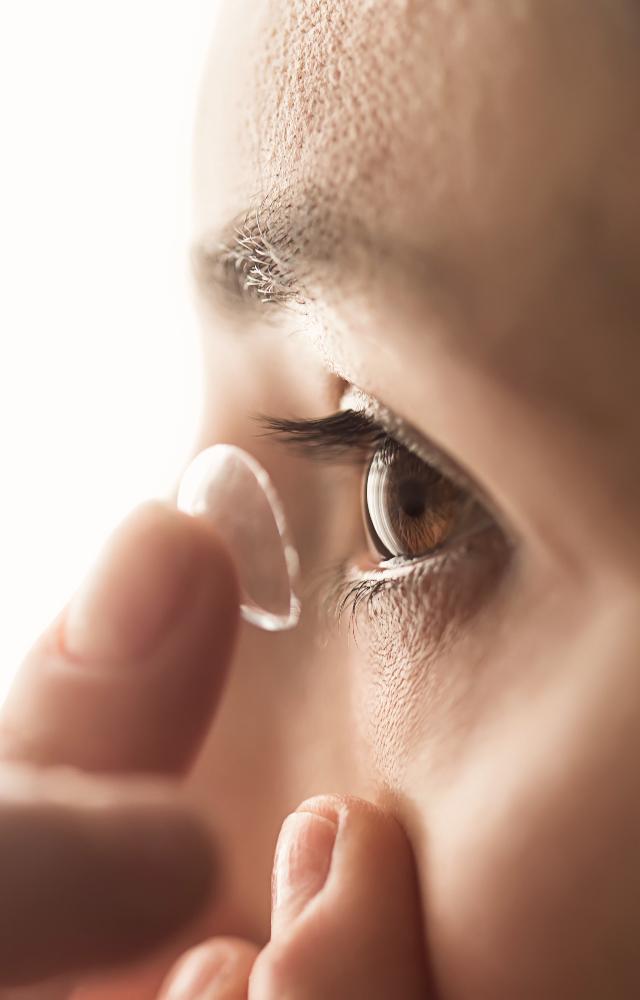 Always wash and thoroughly dry your hands before handling contact lenses. Doctors advise to carefully and regularly clean contact lenses even when not in use