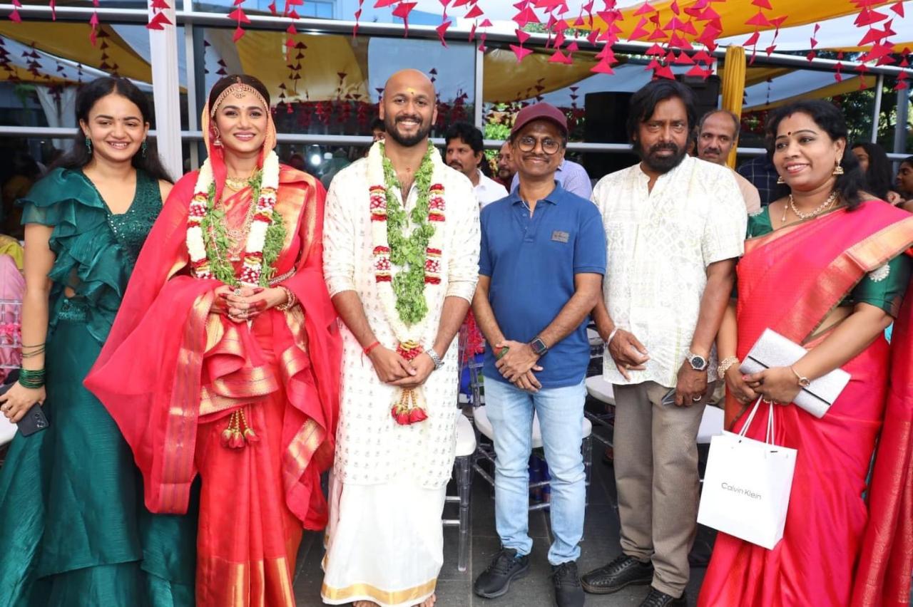 AR Murugadoss and cinematographer RD Rajasekar attended Santhana Krishnan and Manini Mishra's South Indian wedding