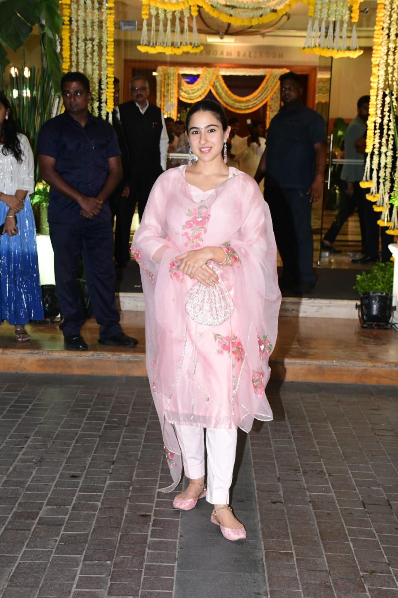 Sara Ali Khan kept it simple in a white and pink suit. She had her hair tied in a neat ponytail and accessoried with earrings, payal, and a bindi
