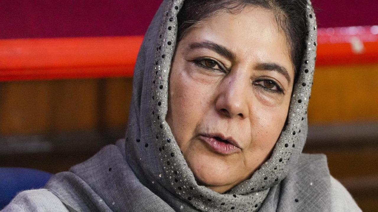 Amarnath yatra a golden chance to show 'Kashmiriyat': Mehbooba to party workers