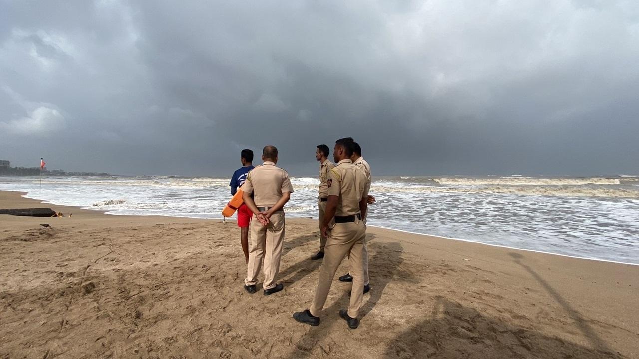 The northern limit of monsoon (NLM) will also move along with the storm, getting dragged to cover the Konkan region and even ingress south Gujarat in the next two to three days,” the Skymet website said. Pic/Shadab Khan