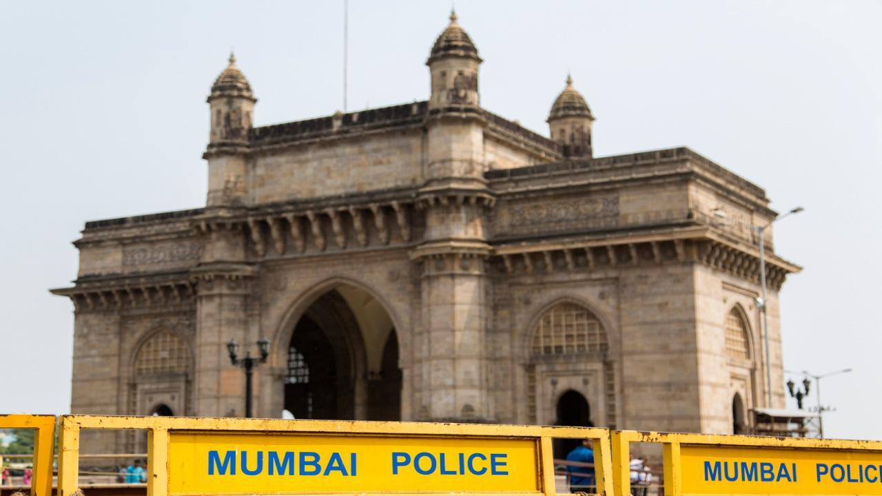 Mumbai Police detain two persons in connection with threat call to Sena MP Sanjay Raut, his MLA brother