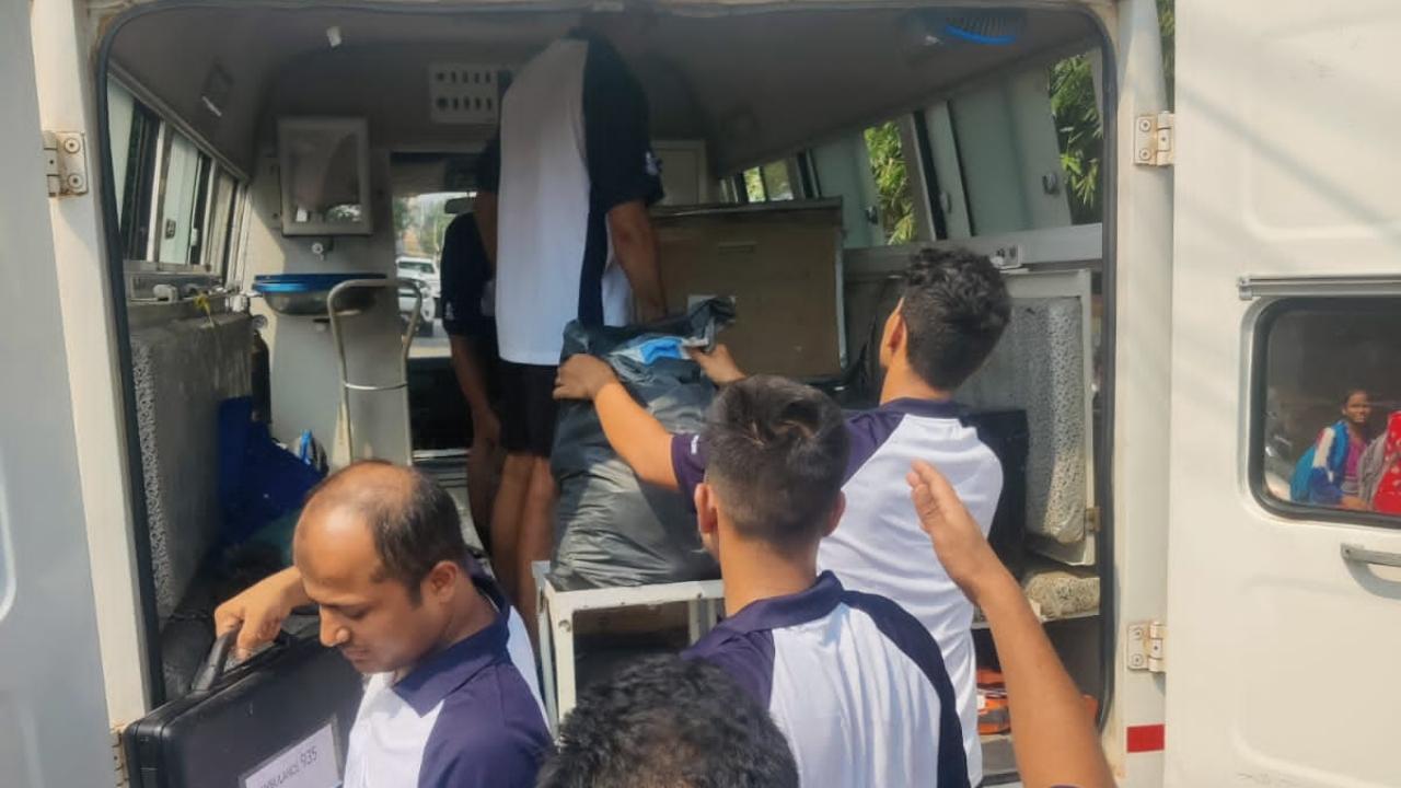 PM Modi visited the train crash site on Saturday. He also met with the injured people admitted in the hospital. PM Modi said, 'We will give the best possible treatment to those injured in this tragedy'