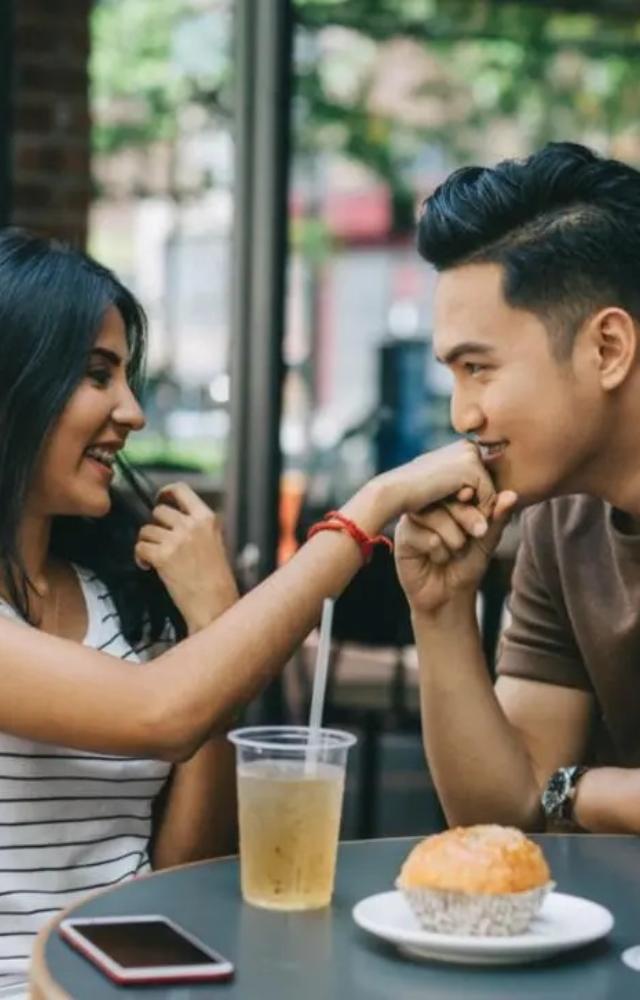 One of the easiest ways to adopt dry dating is by visiting food fairs or explore the idea of street food hopping together