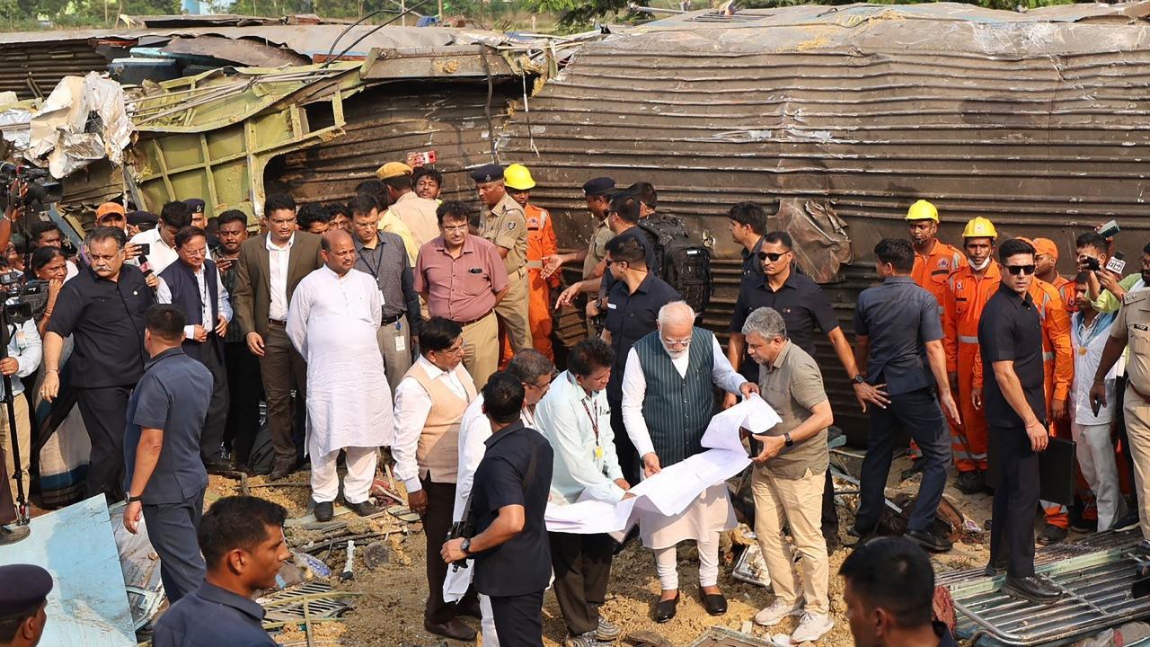 PM Modi visited the train crash site on Saturday. Pics/PTI