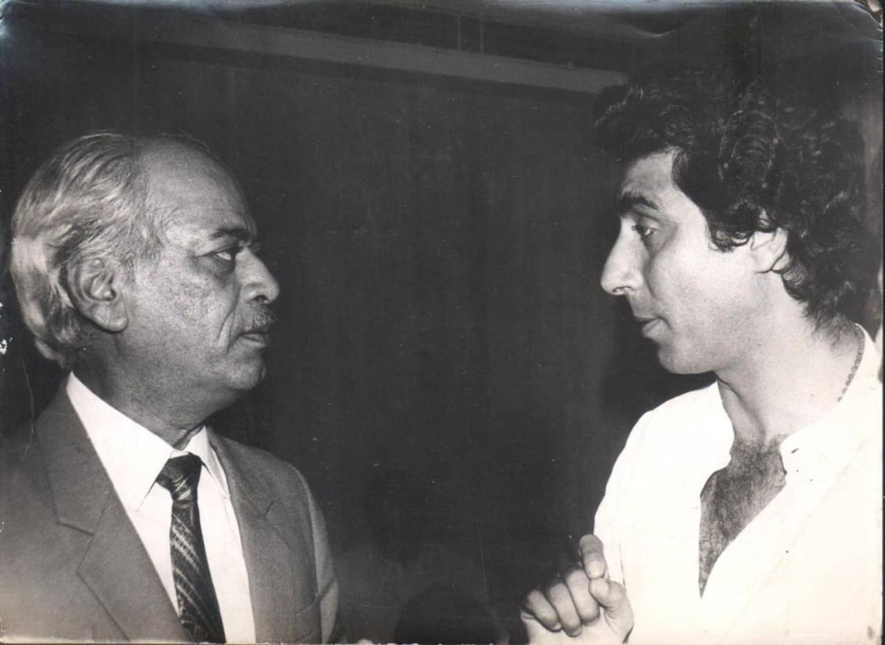 However, it was not the first time that Raj Babbar was promiosed something that did not materialise. He was summoned by screenwriter duo Salim-Javed for a role in Ramesh Sippi's Shakti, later played by Anil Kapoor
(In Pic: Raj Babbar with Yash Johar)