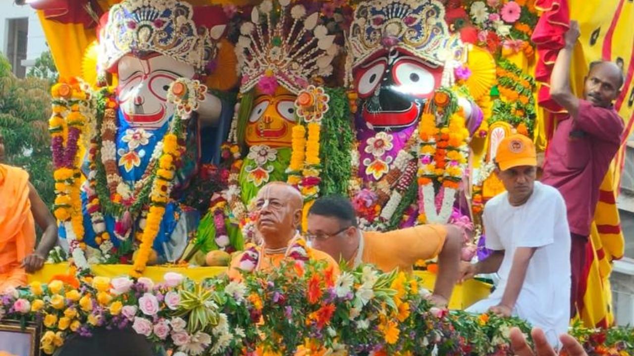 Lord Jagannath's Rath Yatra is one of India’s biggest festivals.The Jagannath Puri Rath Yatra, also known as the ‘Festival of Chariots’ is celebrated across India. Meanwhile, in Mira Road area of Thane in Maharashtra, the devotees were seen participating in a Rath Yatra