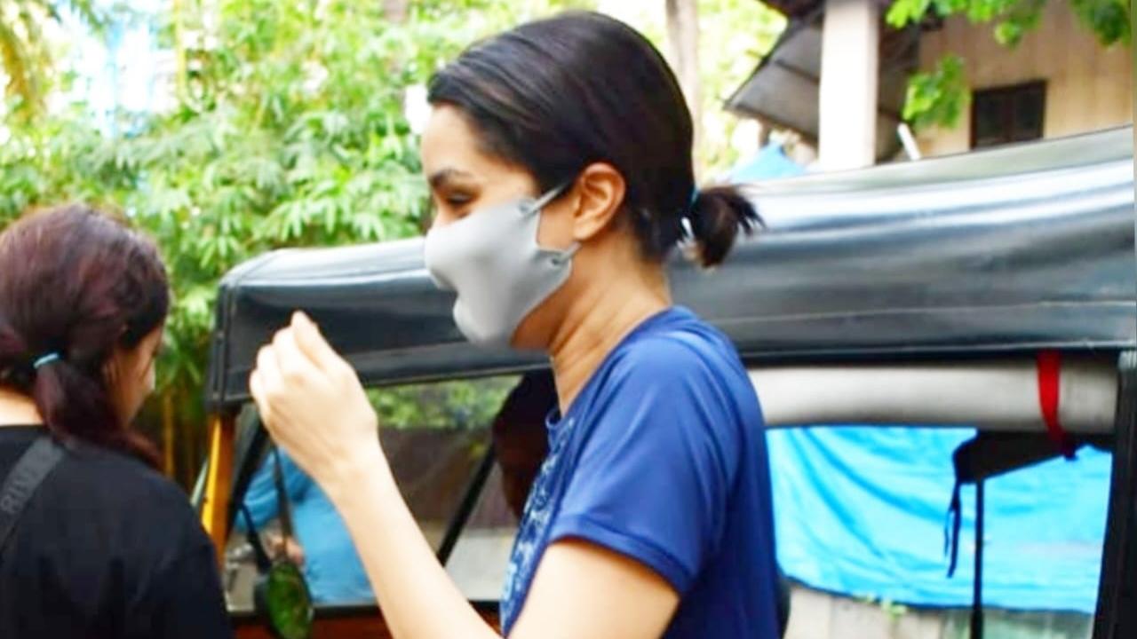 When asked about why she didn't come in her car, she replied that there's nothing better than an auto ride. 
