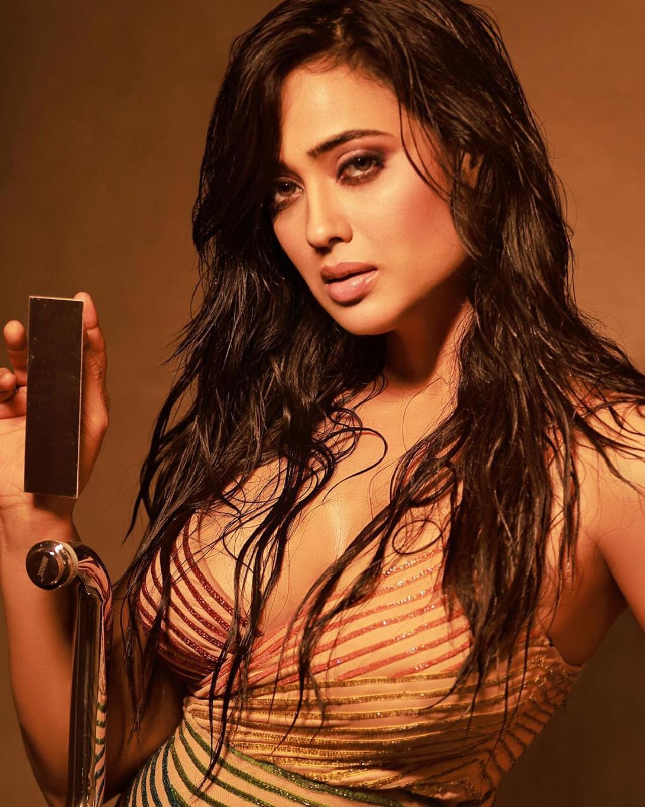1280px x 1600px - Shweta`s sizzling photoshoot makes one wonder if she is ageing in reverse