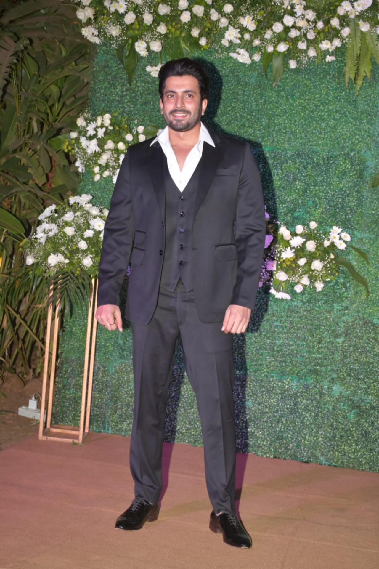 Actor Sunny Singh who was cast opposite Sonnalli Seygall in 'Pyaar Ka Punchnama 2' arrived in a black tux for the wedding. He also attended the wedding ceremony of the couple along with actor Kartik Aaryan