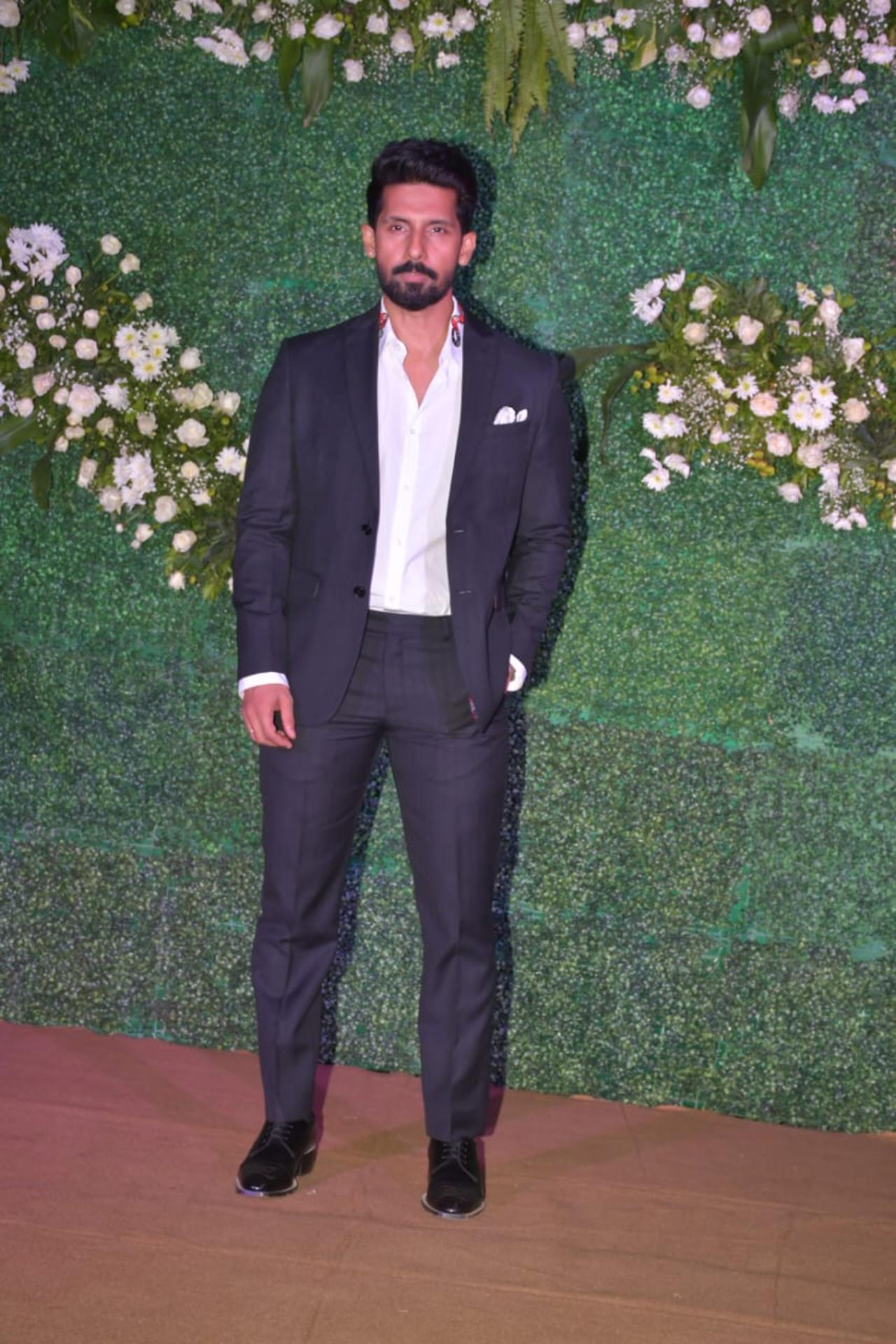 Actor Ravi Dubey looked suave in a black suit for the reception
