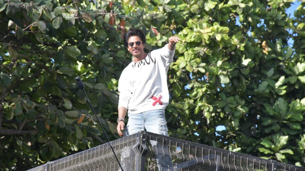 Shah Rukh looked handsome in a white sweatshirt from his son Aryan Khan's clothing line and ripped jeans, paired with swanky glares.