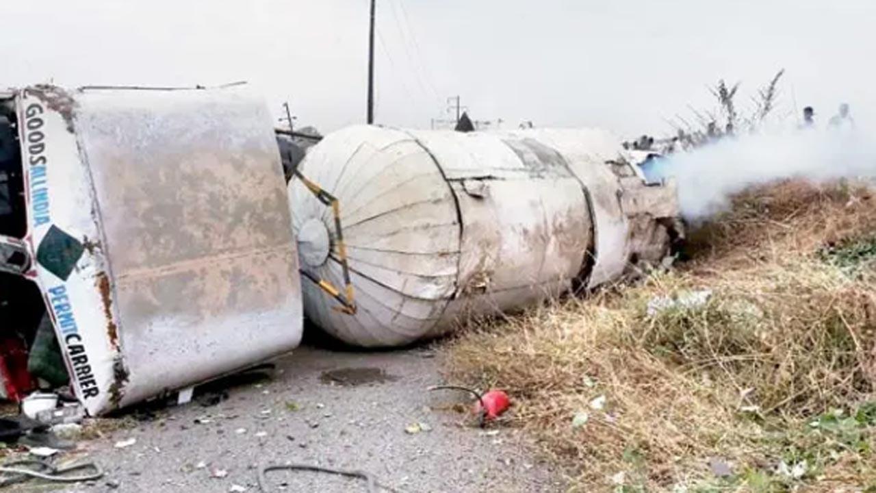 Gas-loaded tanker meets with accident in Assam's Kamrup