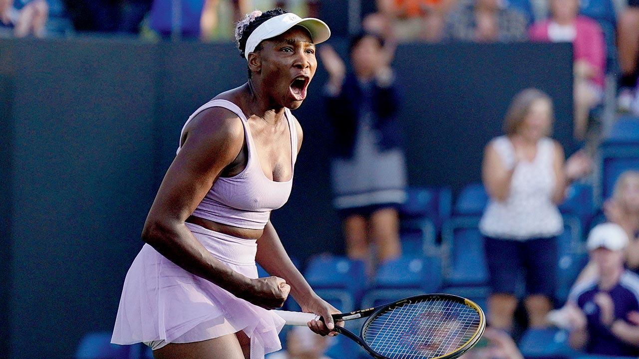 Venus Williams clinches three-hour marathon tie
