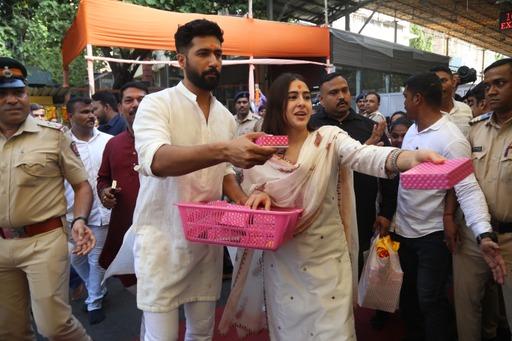 basking in the success of their film Zara Hatke Zara Bachke, Sara Ali Khan and Vicky Kaushal looked super happy as they visited Siddhivinayak temple (Photo: Yogen Shah)