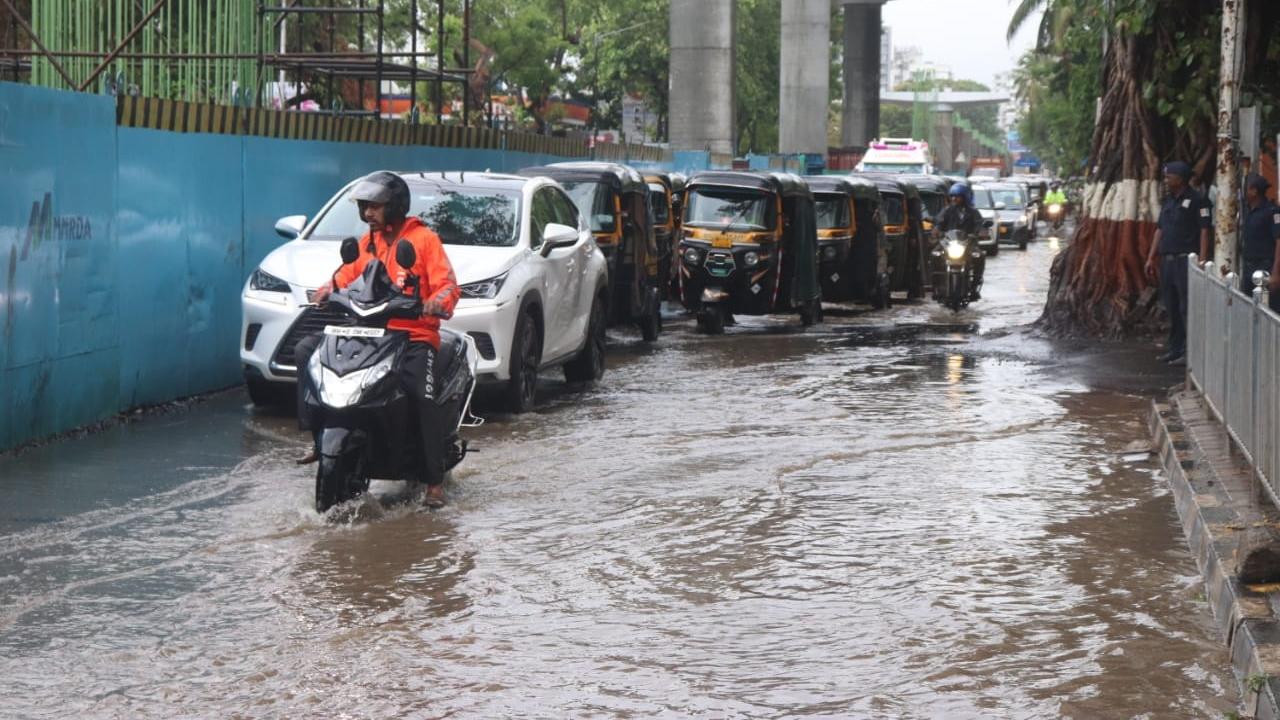 The Regional Meteorological Centre earlier in the day said that the Mumbai city received 104 mm of rain and eastern suburbs and western suburbs received 123 mm and 139 mm of rain respectively in the last 24 hours