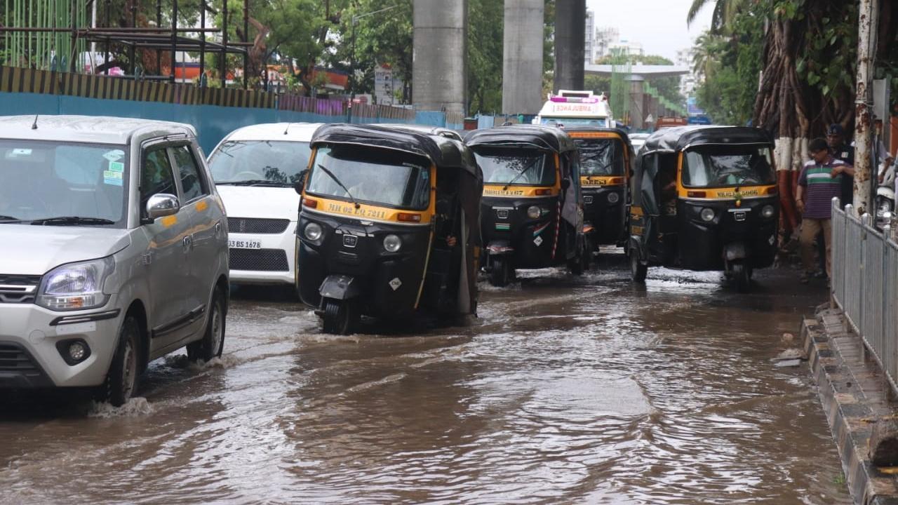 Water-logging at a Vile Parle road on Sunday evening. Pic/Anurag Ahire