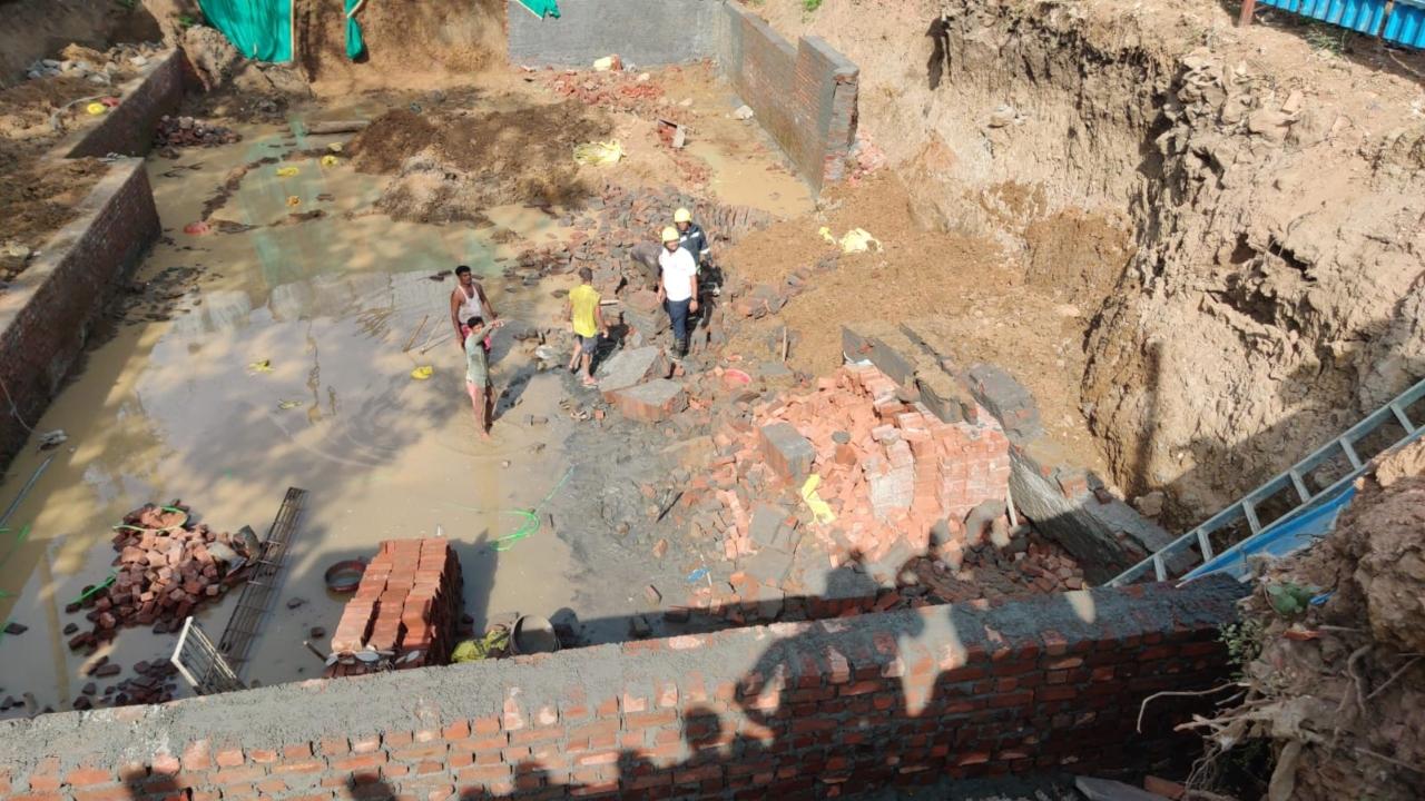 According to the police officials, the incident took place on Tuesday evening at 5 pm while around 12 labourer's were working on the construction site