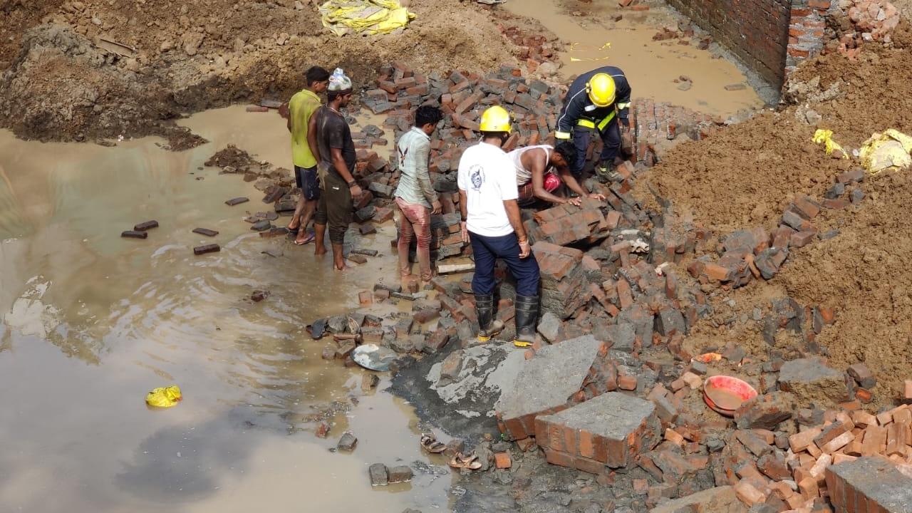 When the work was under process, the corner wall of the site collapsed on the labourers, they were left trapped under the debris