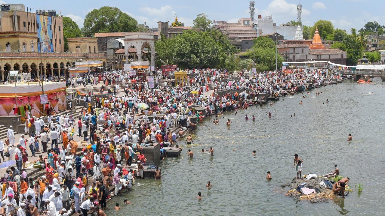 Maharashtra: Procession of warkaris progressing smoothly day after altercation with cops outside Alandi temple