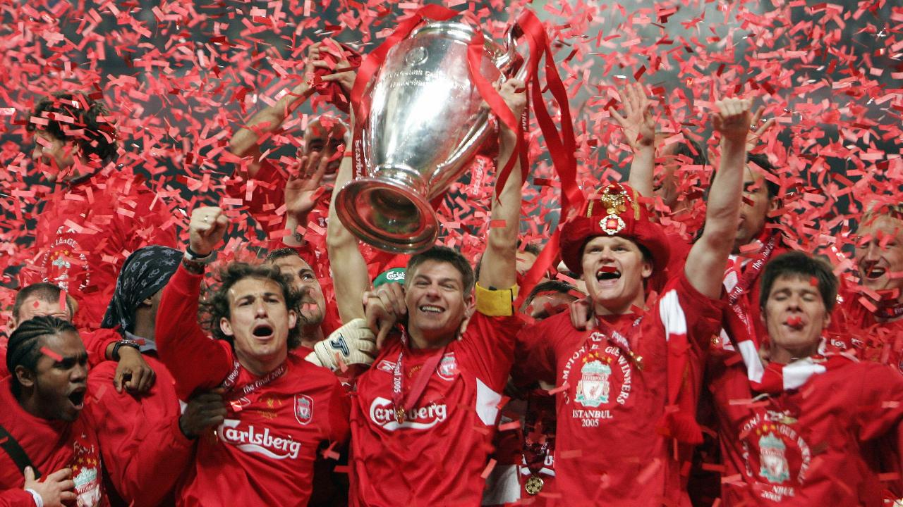 AC Milan was the heavy favorite against a sub-par Liverpool team who had finished 5th in the Premier League. In contrast to Rafa Benitez’s side, the Italian giants had a team boasting of world-class talents. Their quality showed in the first half. They were ahead in under a minute, with captain Paolo Maldini volleying in from an Andrea Pirlo free-kick. Two further goals from Hernan Crespo meant Milan went into half-time with a comfortable three-goal lead. However, nobody could have foreseen the events of the second half. Liverpool scored 3 times in 6 scarcely believable minutes, pulling the game back with goals from Steven Gerrard, Vladimir Smicer and Xabi Alonso, sending the majority-Scouse crowd wild.
