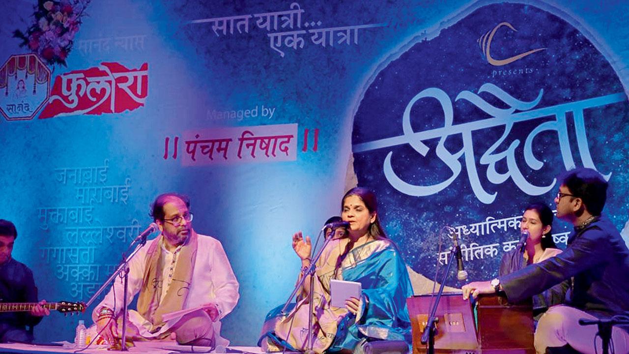 Joshi and Pandit perform at a concert in Indore