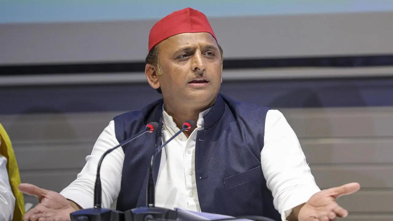 BJP diverting attention from 'industrialist friend': Akhilesh on Rahul issue