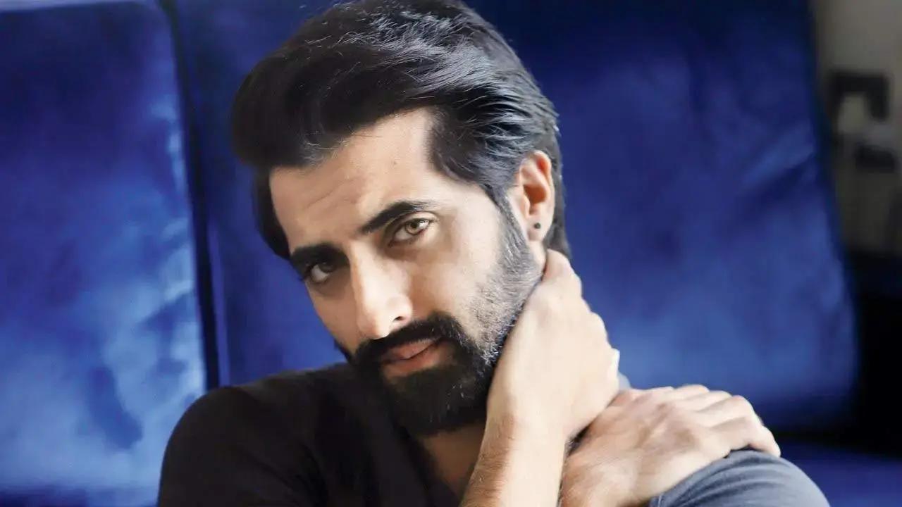 Akshay Oberoi who is part of the ensamble cast of 'Gaslight' that also features Sara Ali Khan, Vikrant Massey and Chitrangda Singh, plays the royal Rana in the film. The actor opened up about what the audience can expect, his co-stars, his line up for 2023 and much more! Read full story here
 