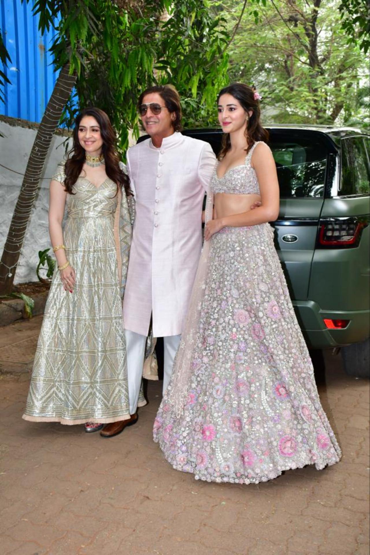Ananya Panday poses with her parents Chunky and Bhavana Pandey. The Pandey family colour co-ordinated in white outfits. The bride-to-be is the daughter of Chunky's brother