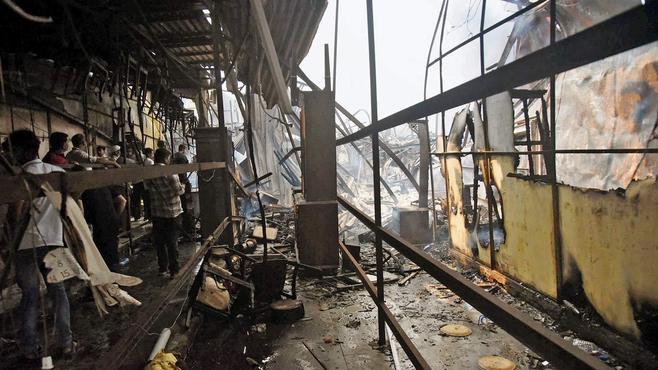 Mumbai: Blaze guts 200 shops at Jogeshwari furniture market