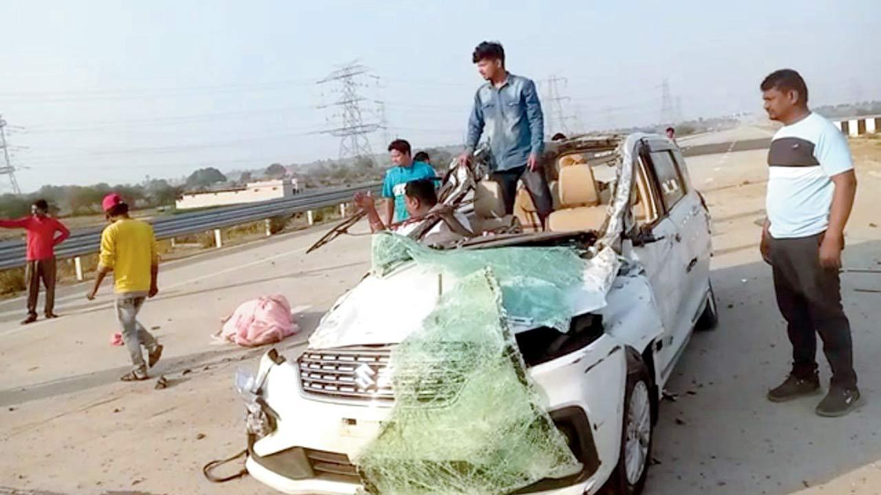 Maharashtra: Six killed as car hits divider on Samruddhi highway
