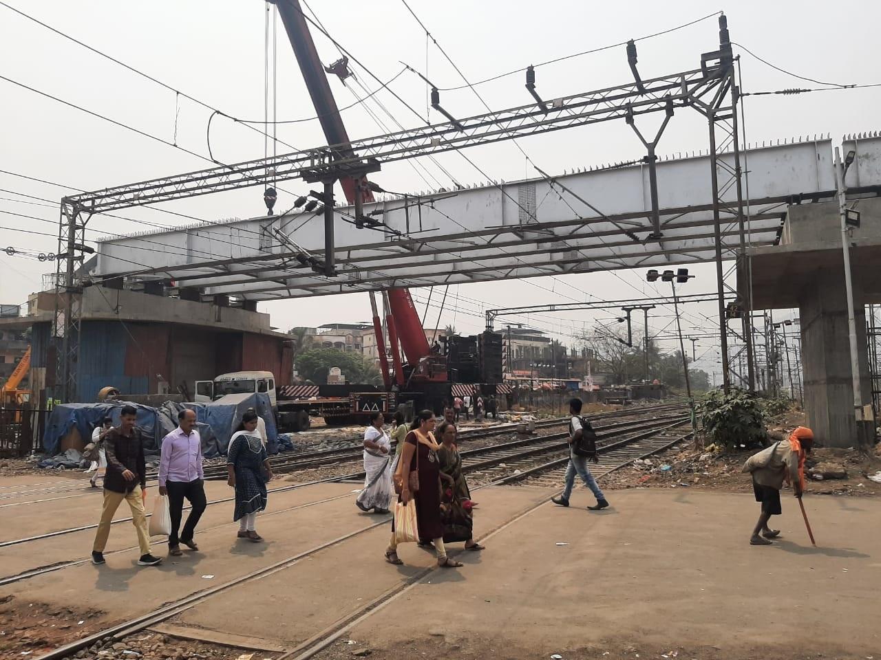 The Central Railway had announced special traffic and power blocks for launching these girders for a road over bridge at Diva Station