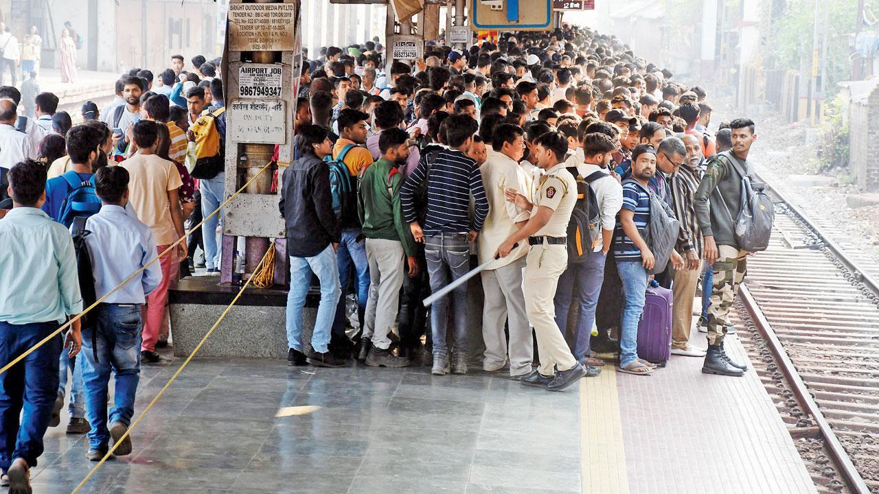 Mumbai: Deadly Dadar platform to be widened by 2 metres