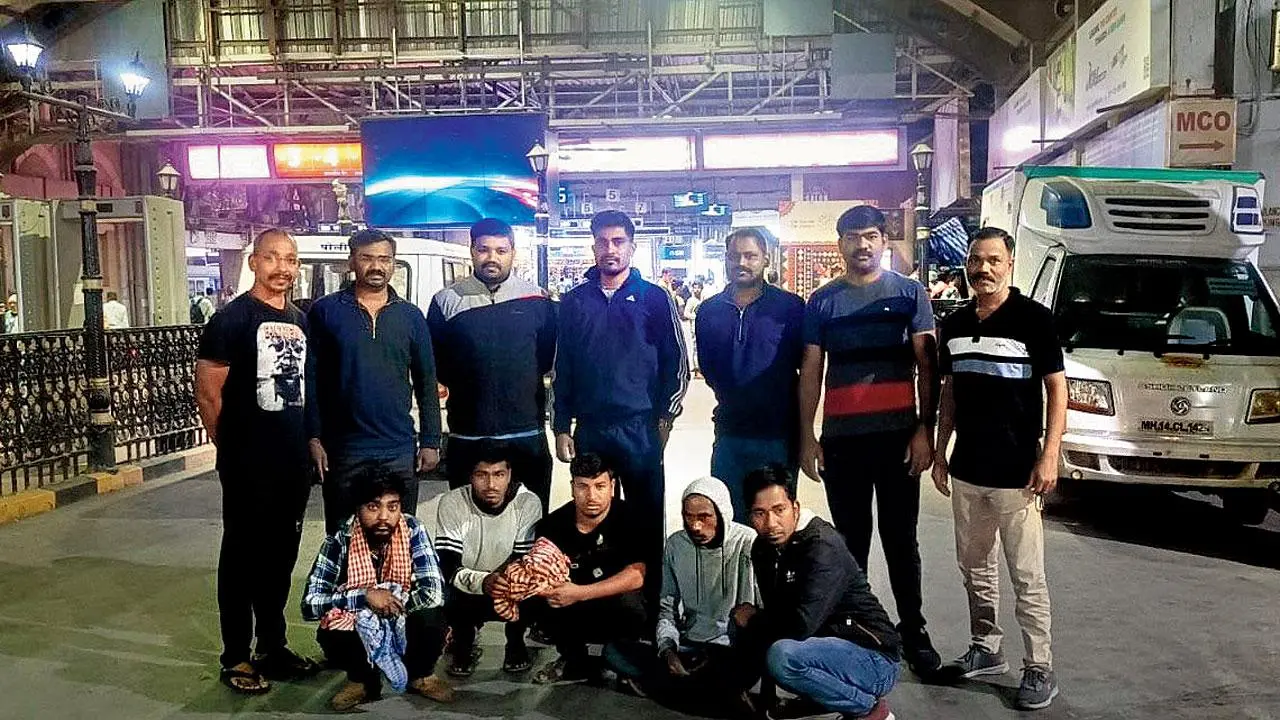 Mumbai Crime: Cyber crooks nabbed at Deoghar and Hazaribagh