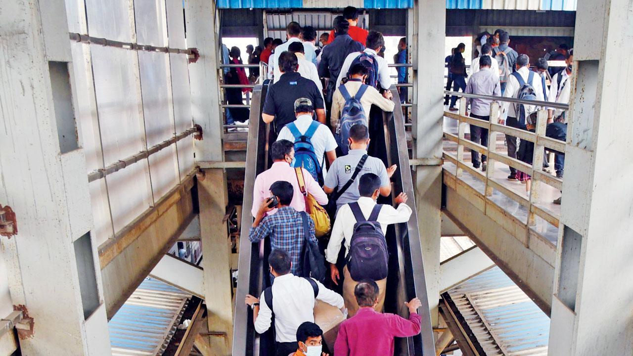 Panic buttons shut down 90 per cent escalators in Mumbai stations